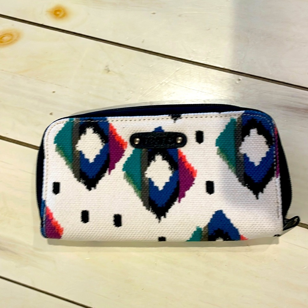Dakine Multi-card wallet.